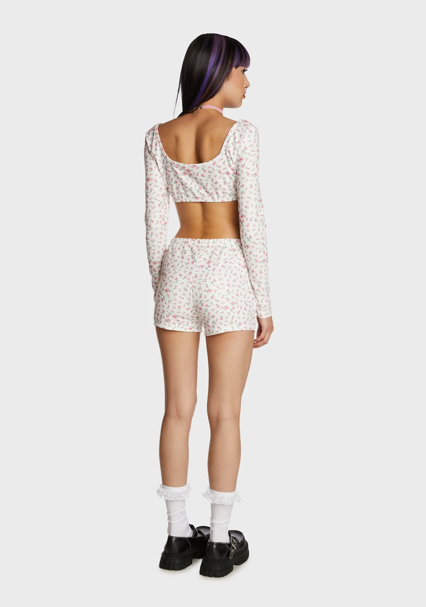 Among Beauty Shorts Set - Image 5