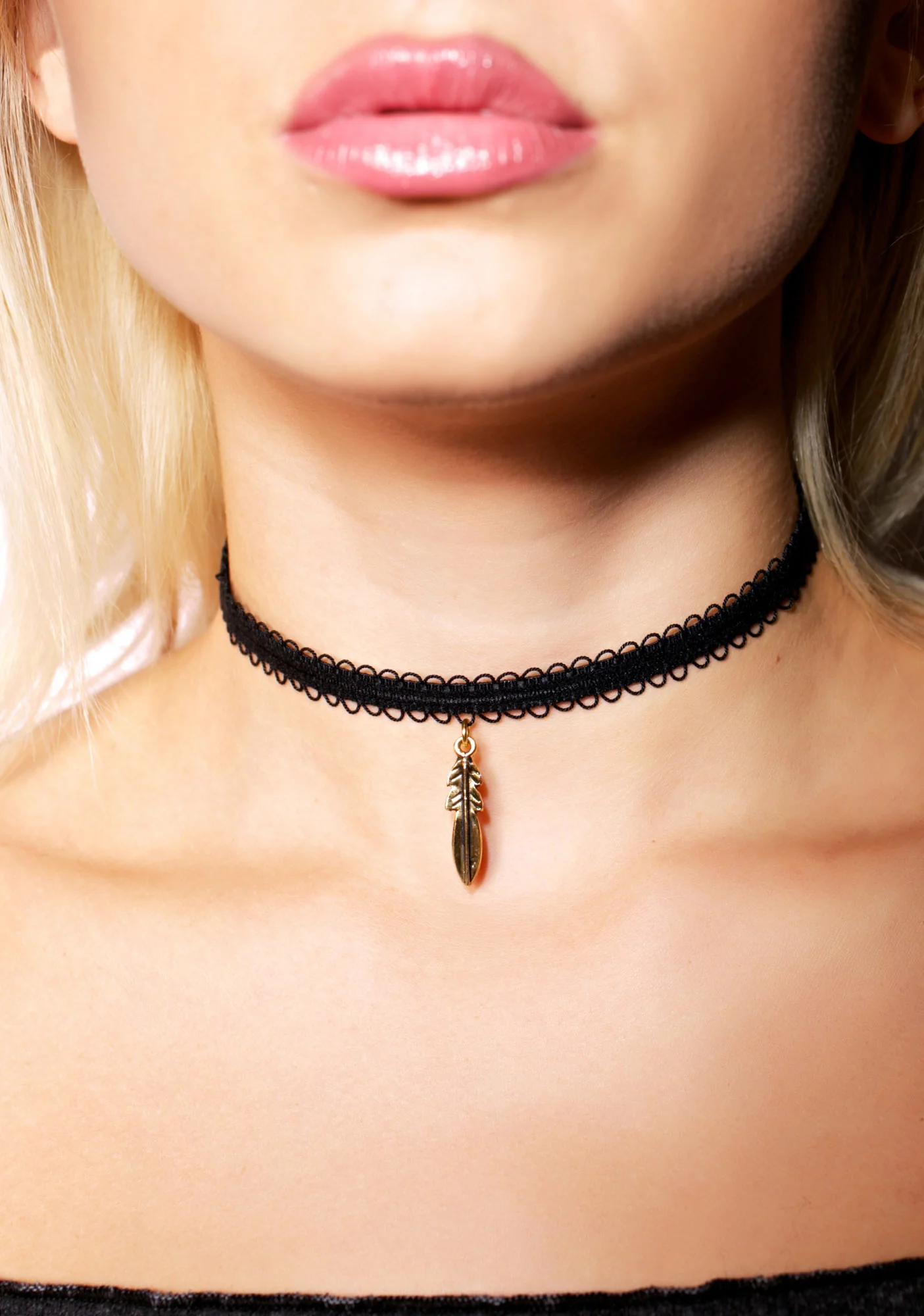 Black Lace Feather Choker - Image 3
