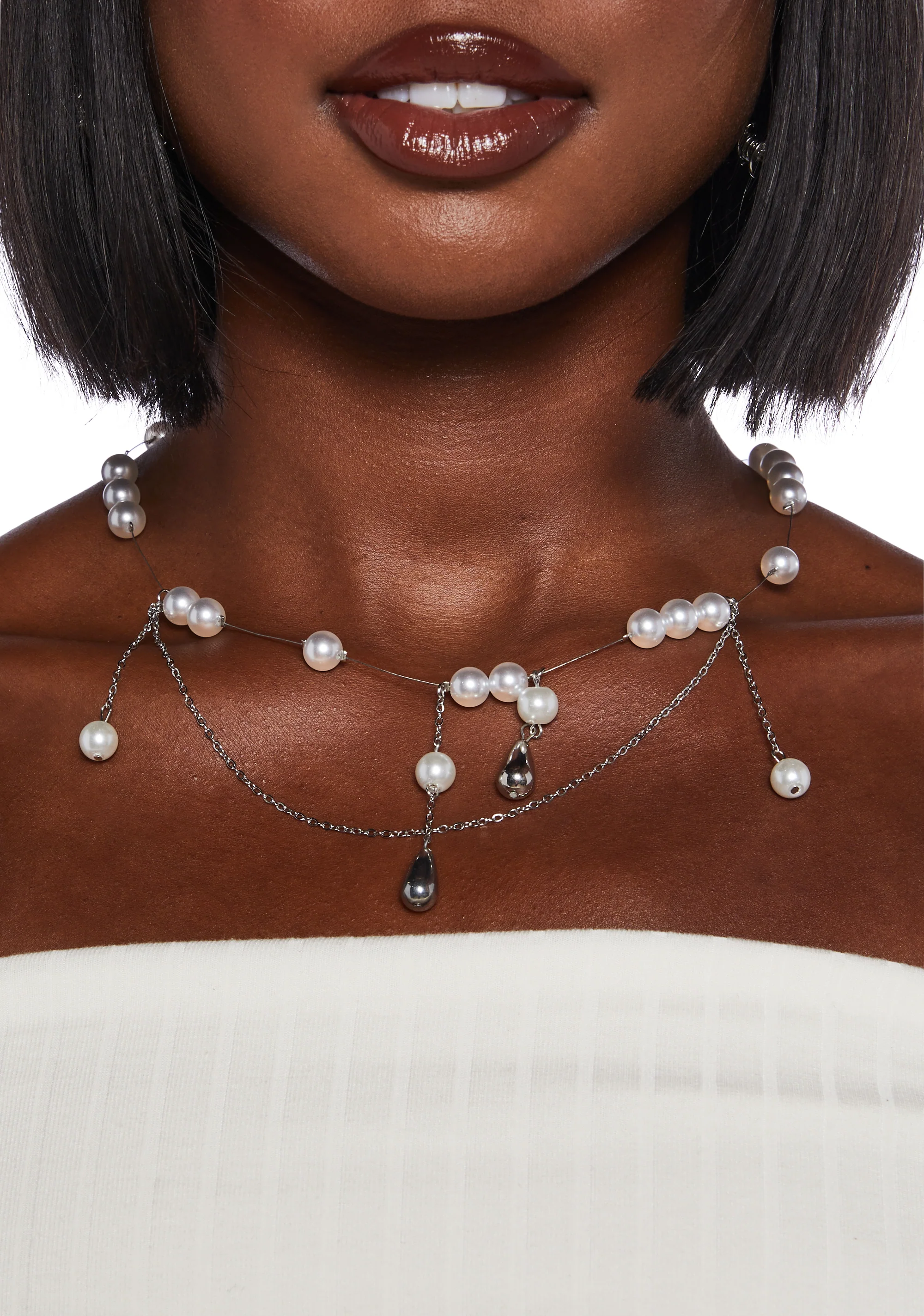 Clutching Pearls Chain Necklace - Image 3