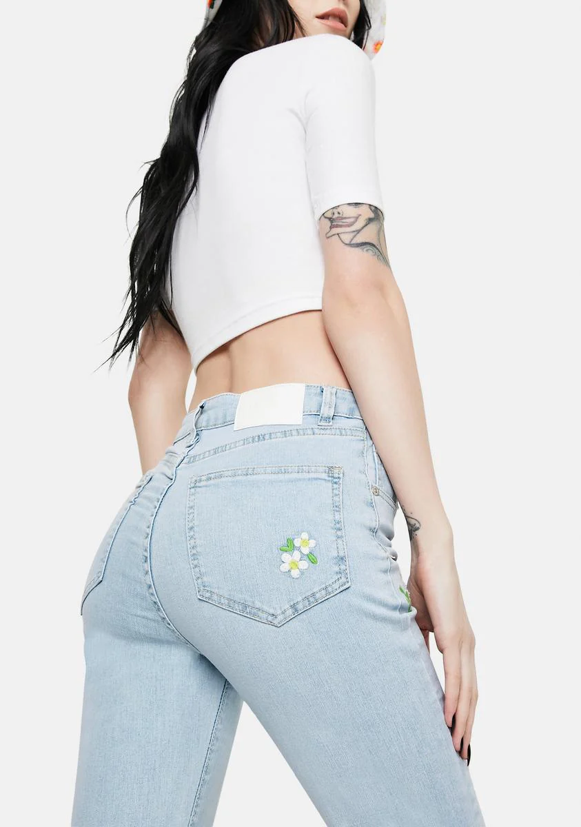 Daisy Embroidered Stonewash Jeans - Image 4
