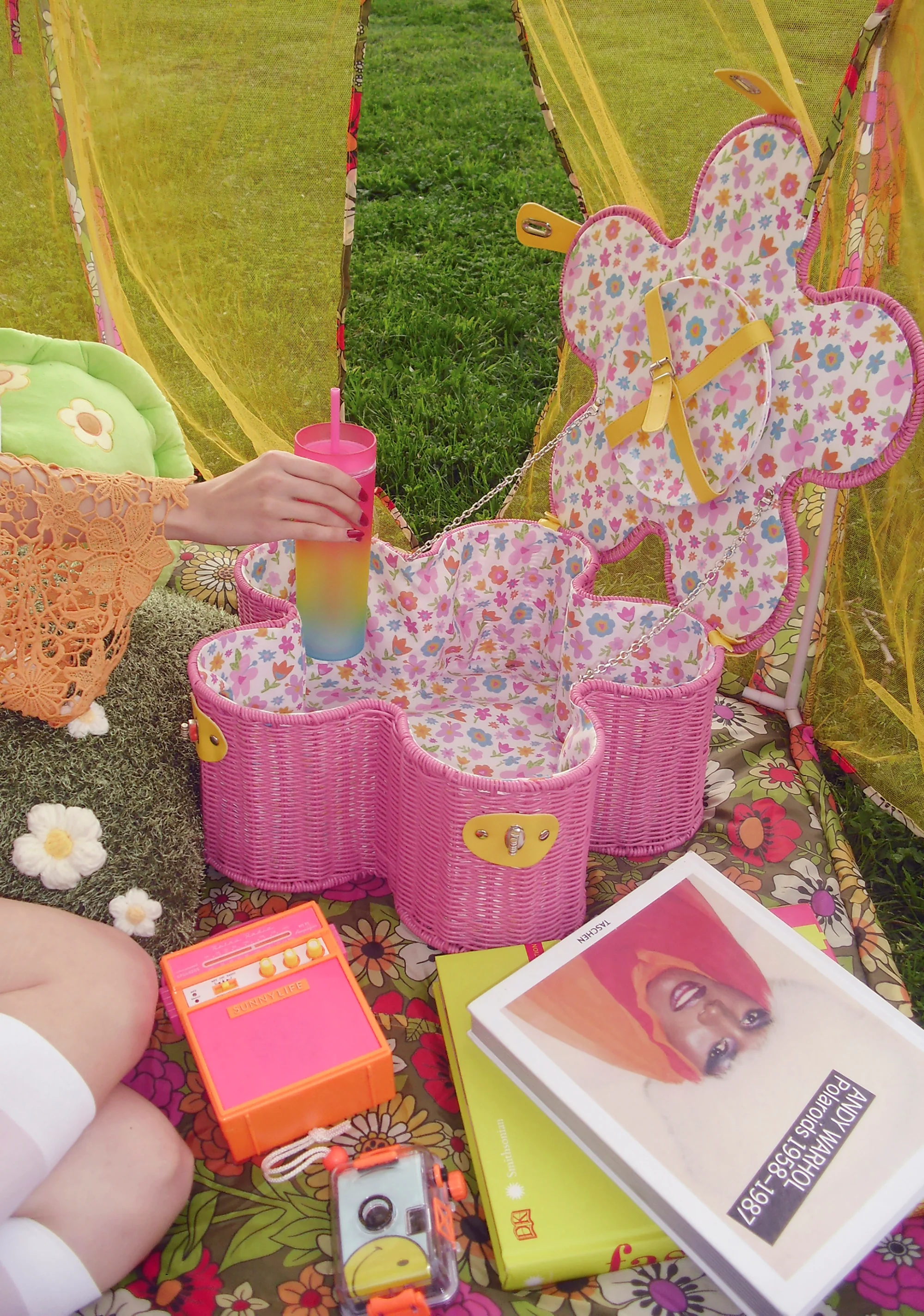 Daisy Petals Picnic Basket - Image 5