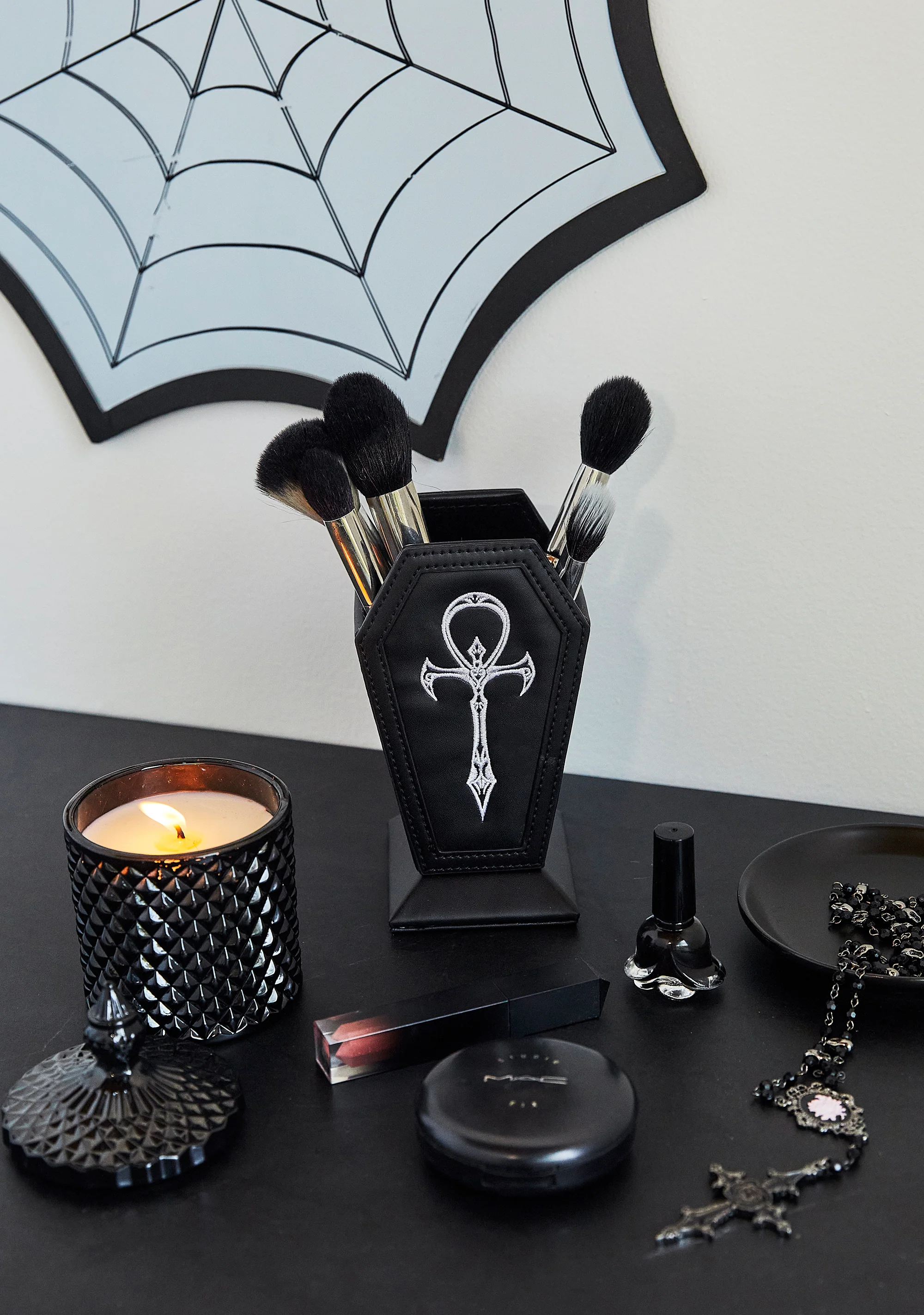 Eternal Rest Makeup Brush Holder - Image 2