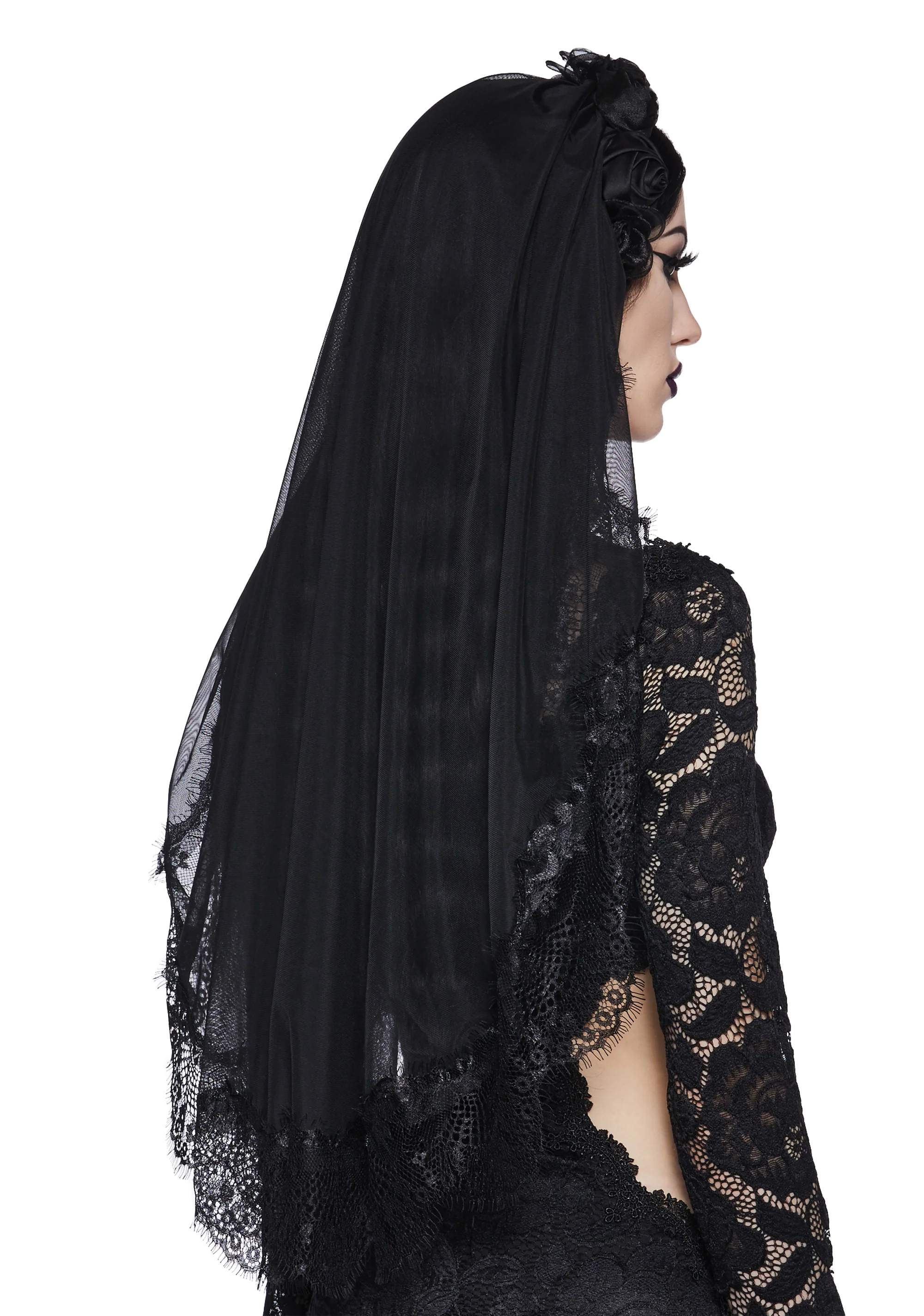 Gothic Embrace Lace Veil - Image 3
