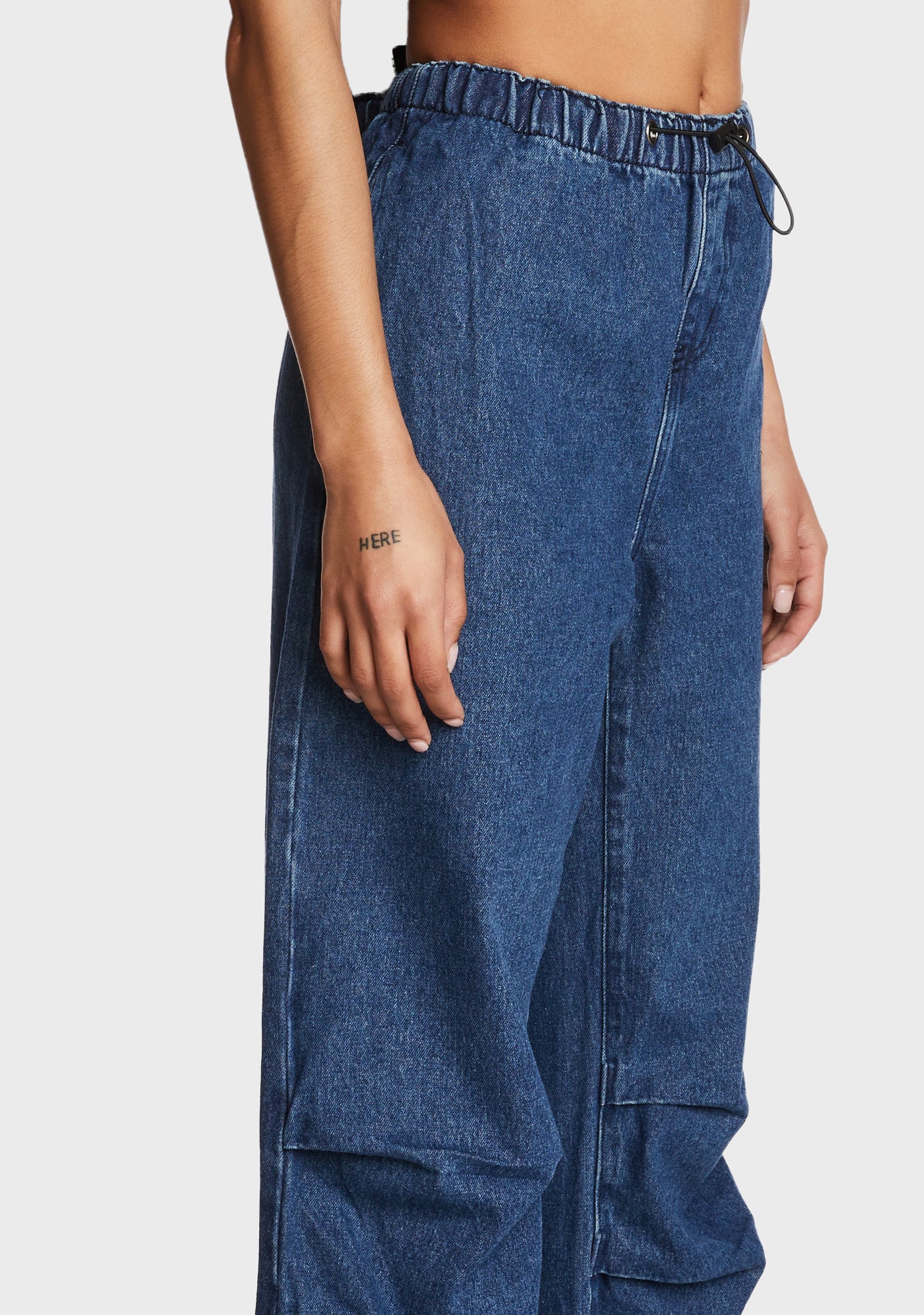 Lorleai Oversized Cargo Jeans - Image 5