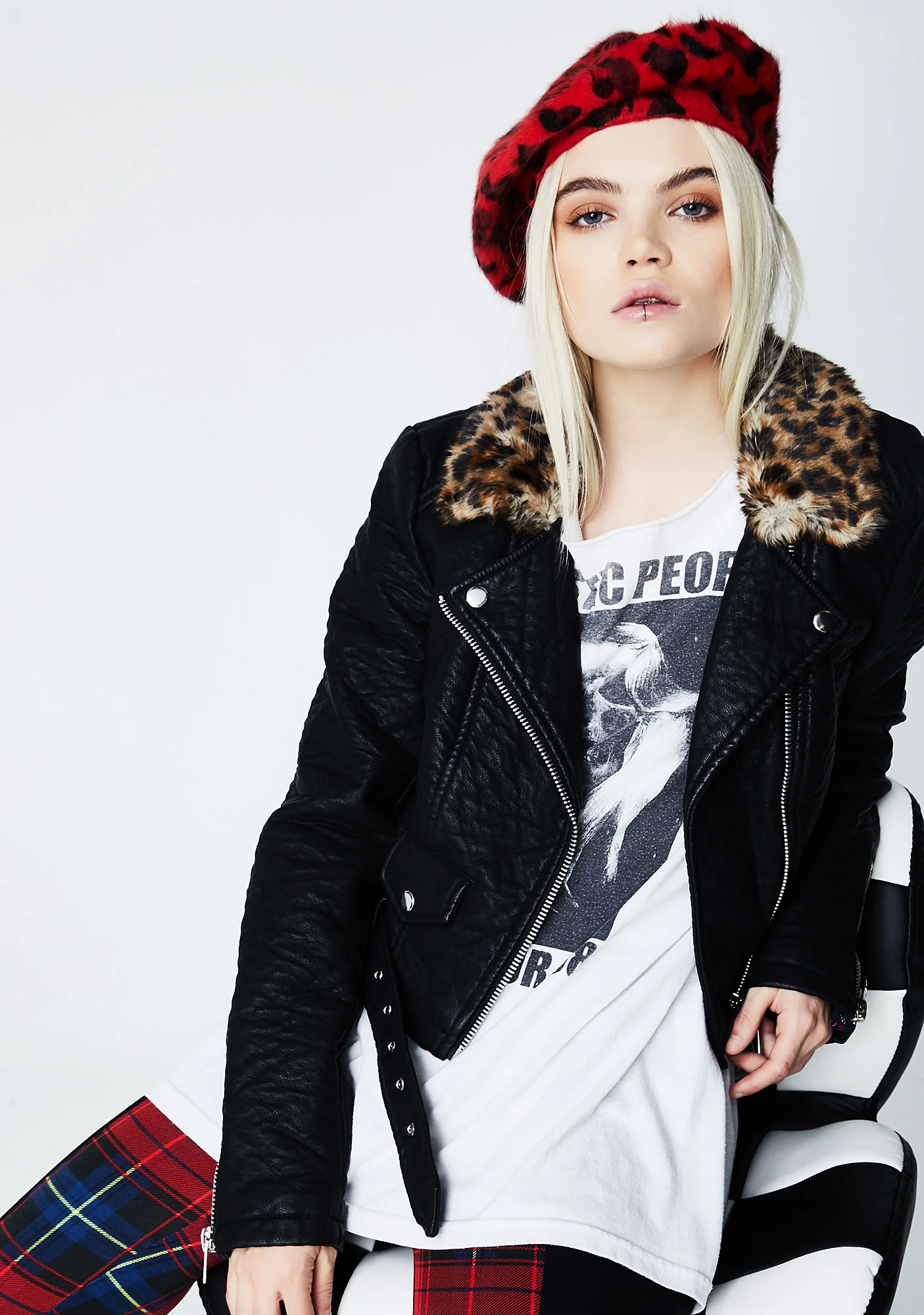 Love Here N' Meow Fuzzy Beret - Image 2