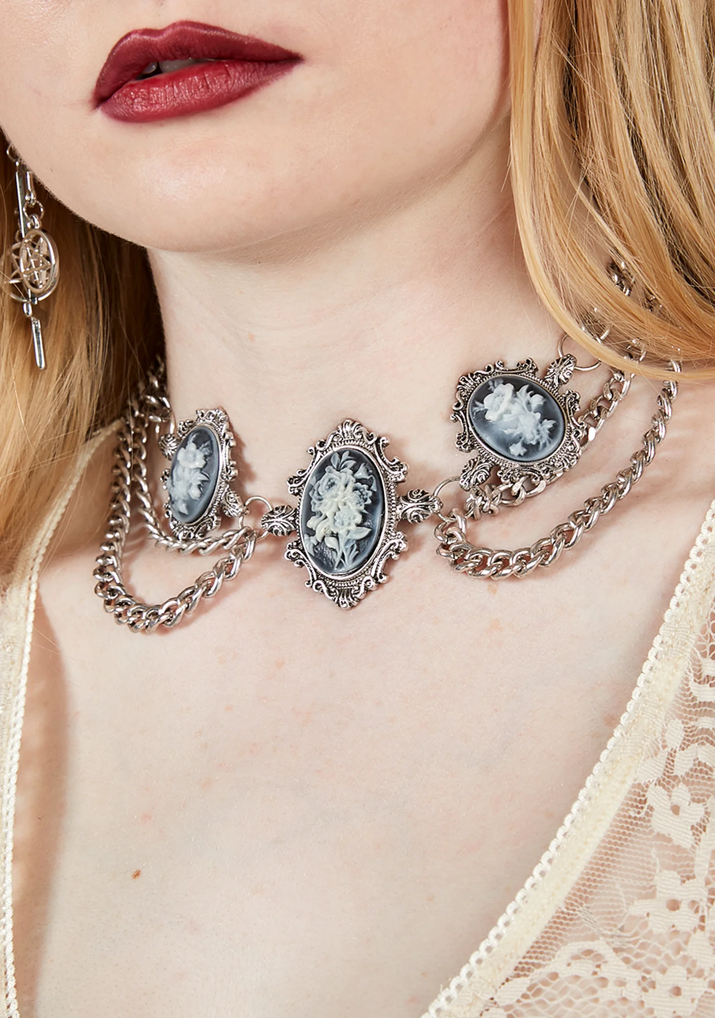 Melancholy Maiden Cameo Choker - Image 3