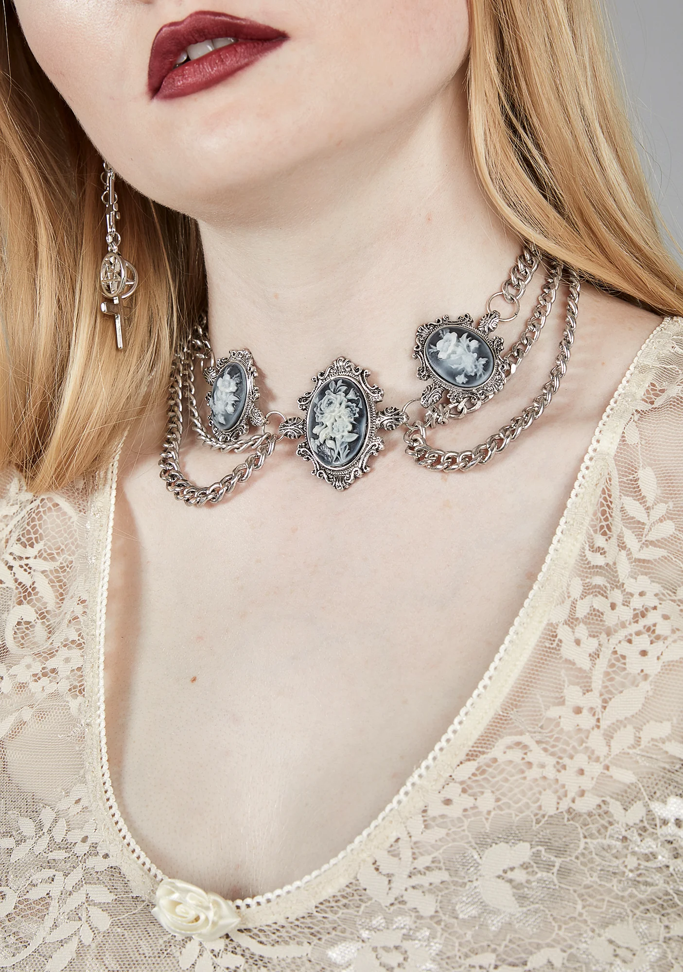 Melancholy Maiden Cameo Choker - Image 5