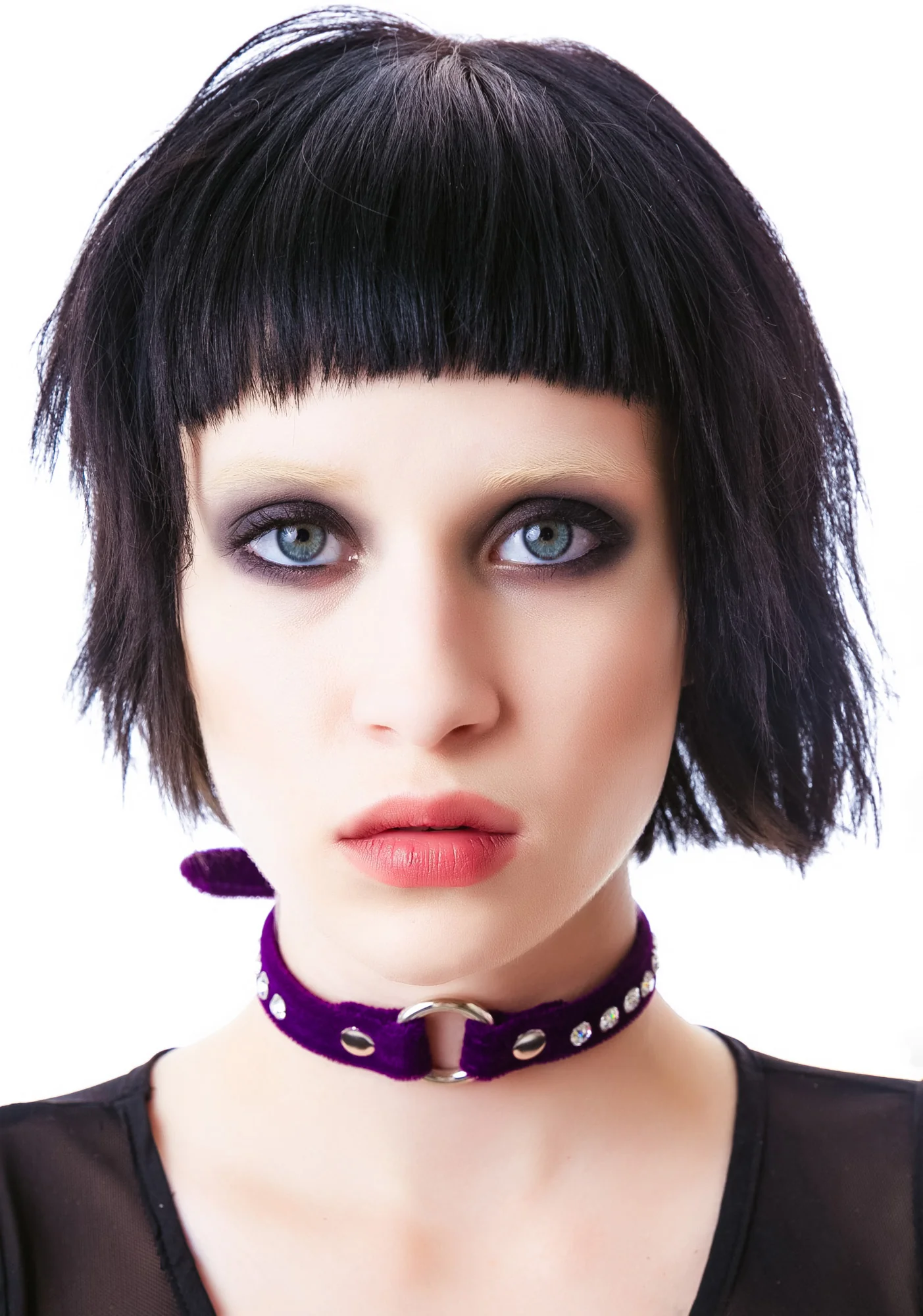 O Face Velvet Crystal Choker - Image 4
