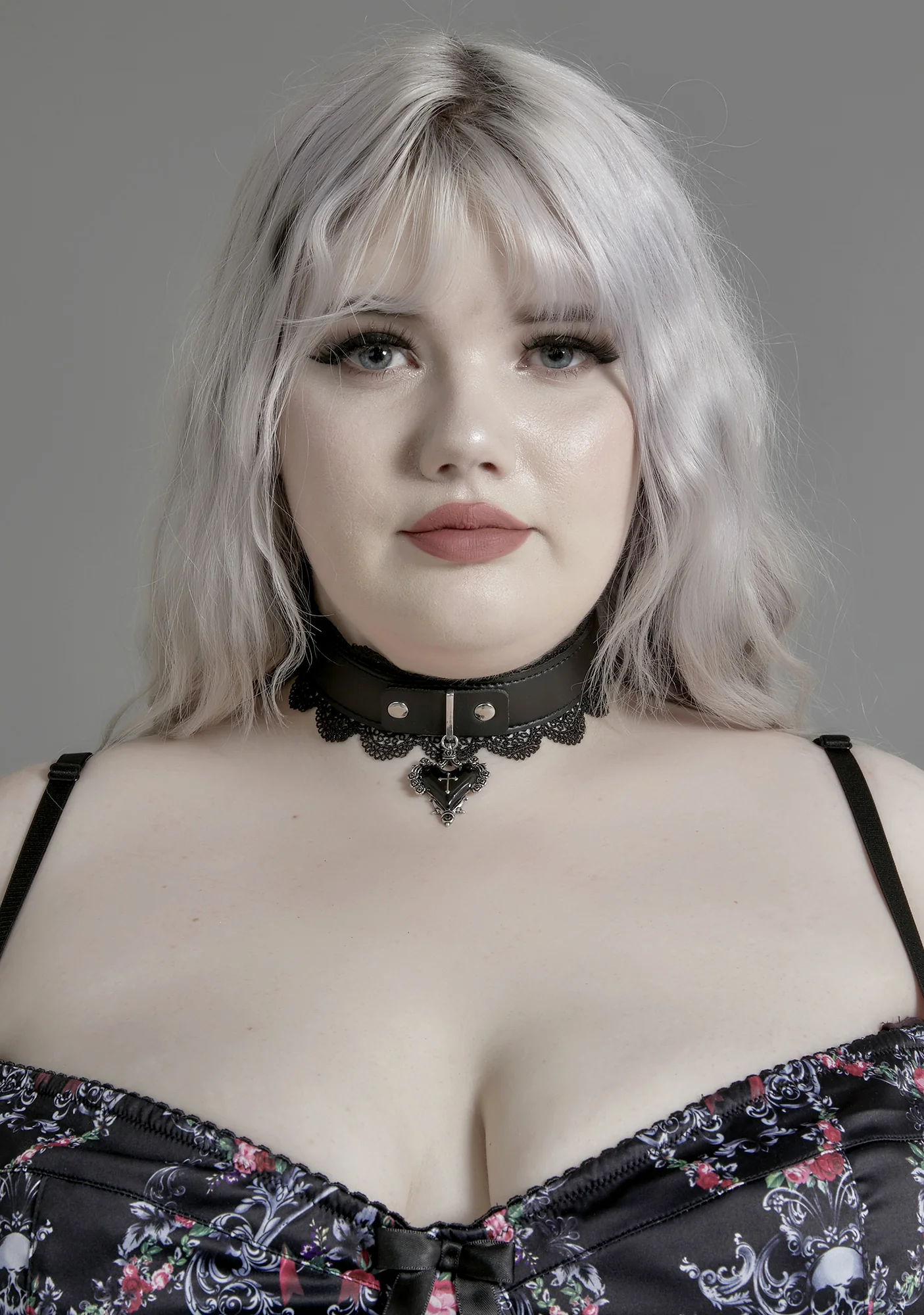 Poetic Prayer Lace Choker - Image 3