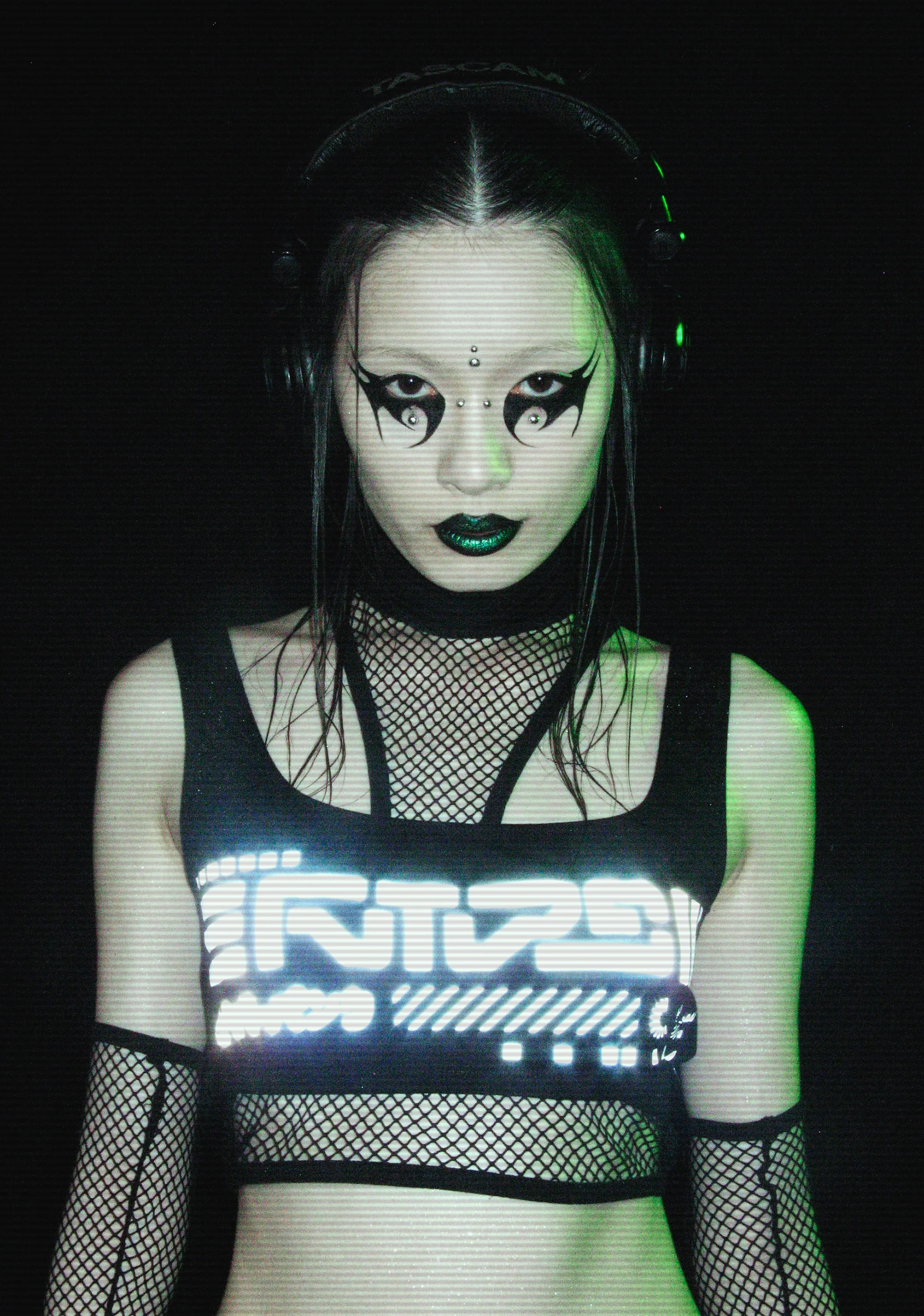 Rave Visions Fishnet Top And Gloves Set - Image 8