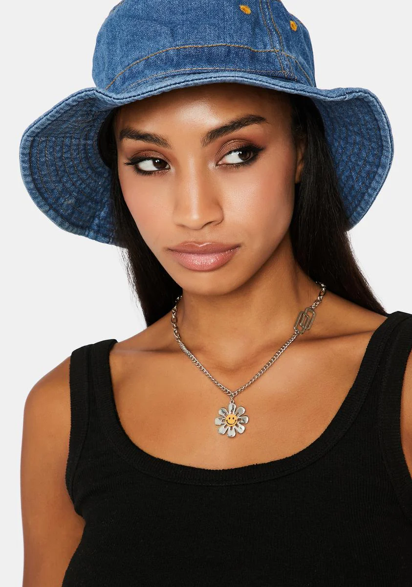 Sassy Smile Daisy Chain Necklace - Image 2