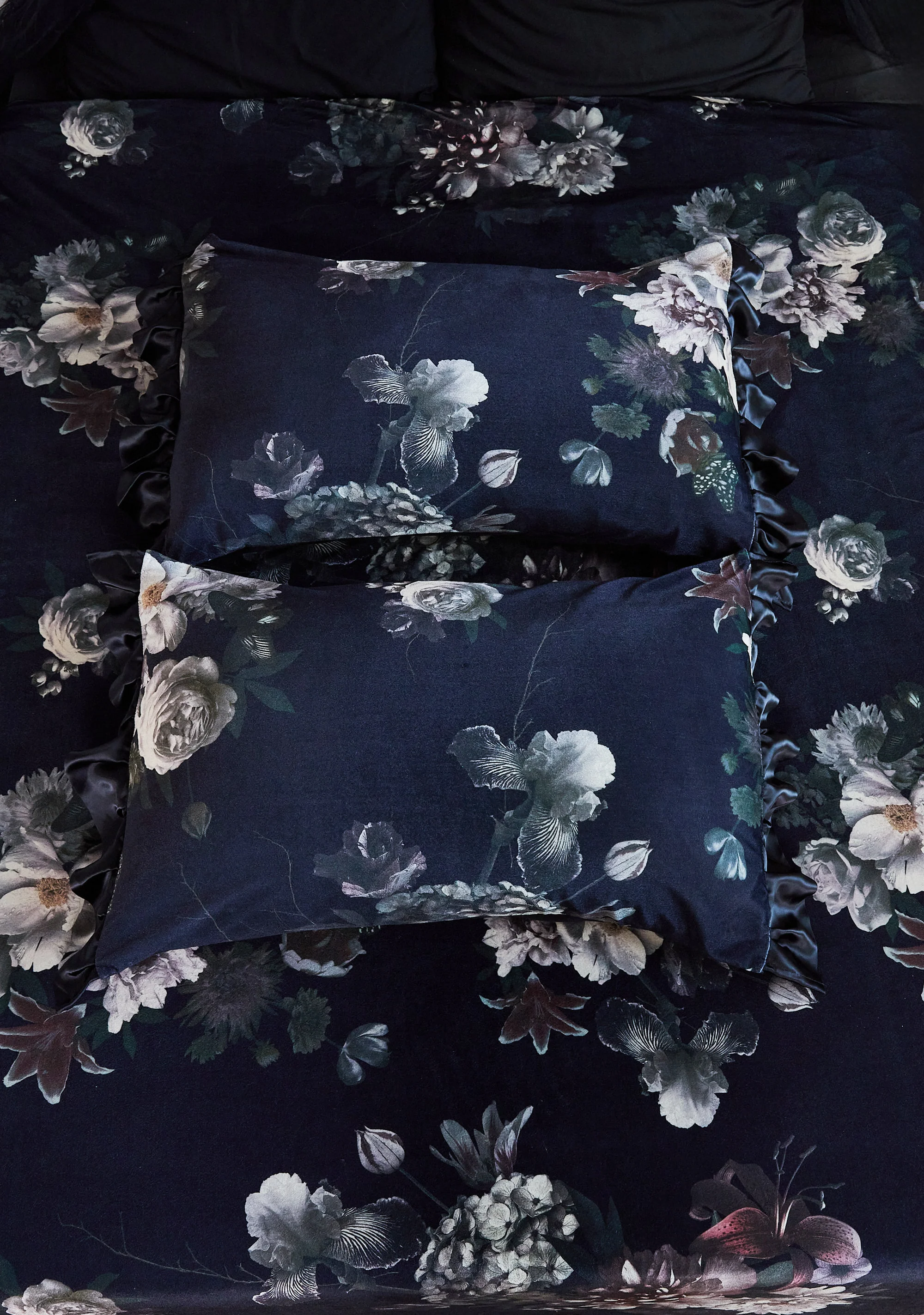Shadow Roses Duvet Set - Image 5