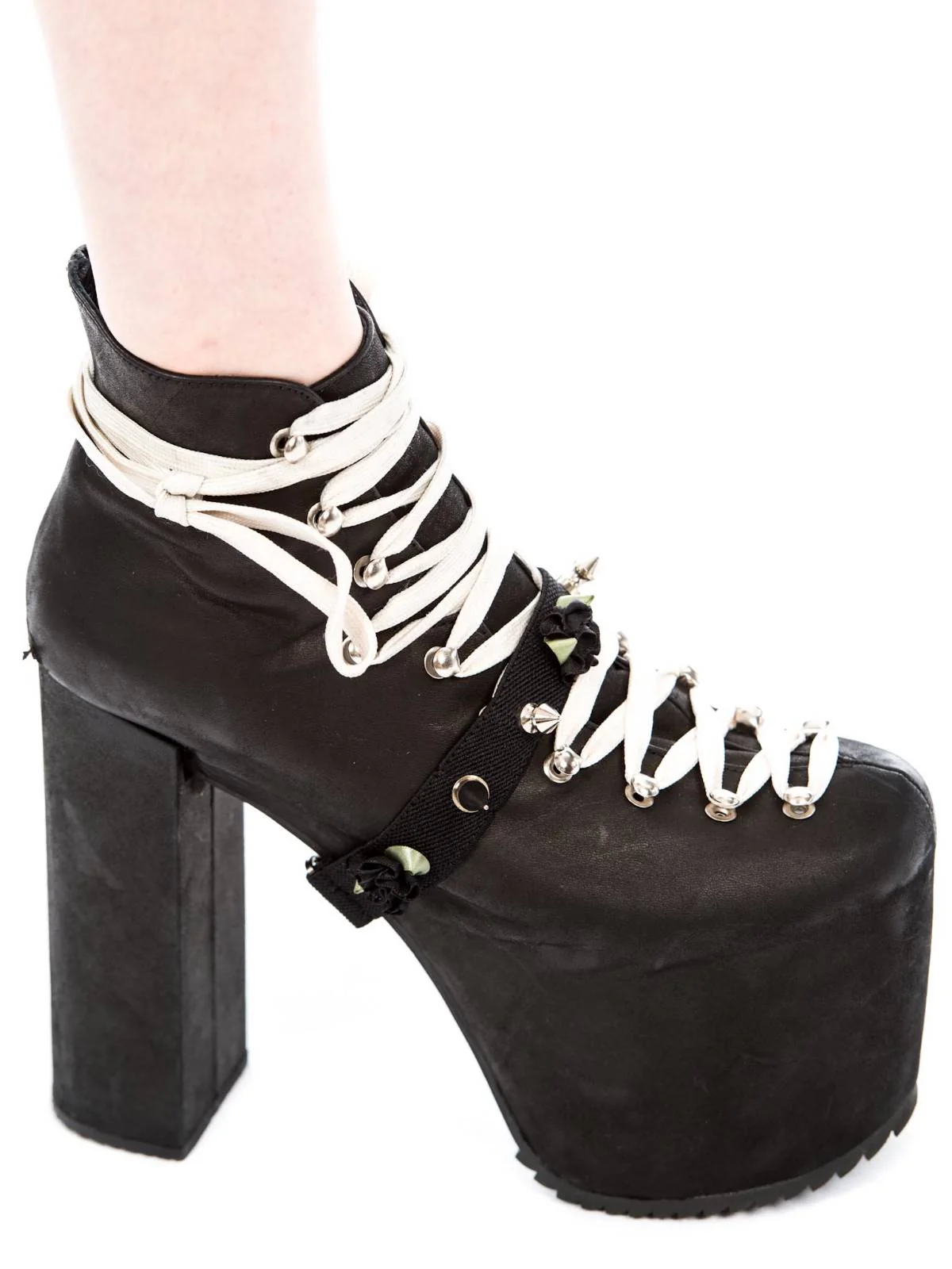 Spikes and Flower Shoe Garter - Pink - Image 3
