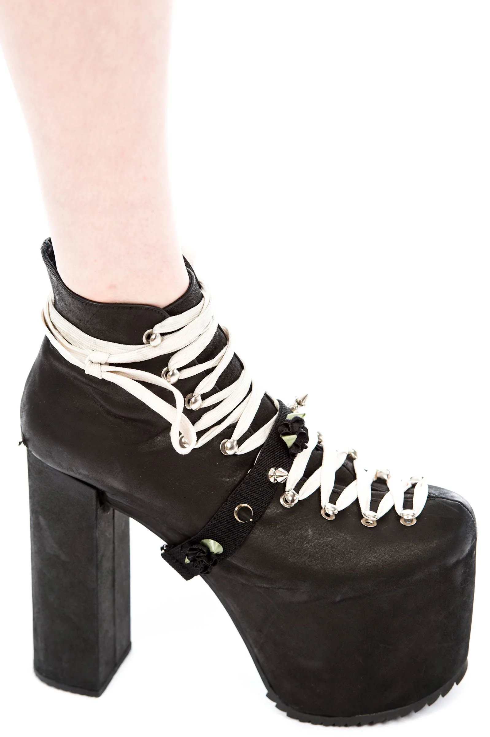 Spikes and Flower Shoe Garter - Pink - Image 6