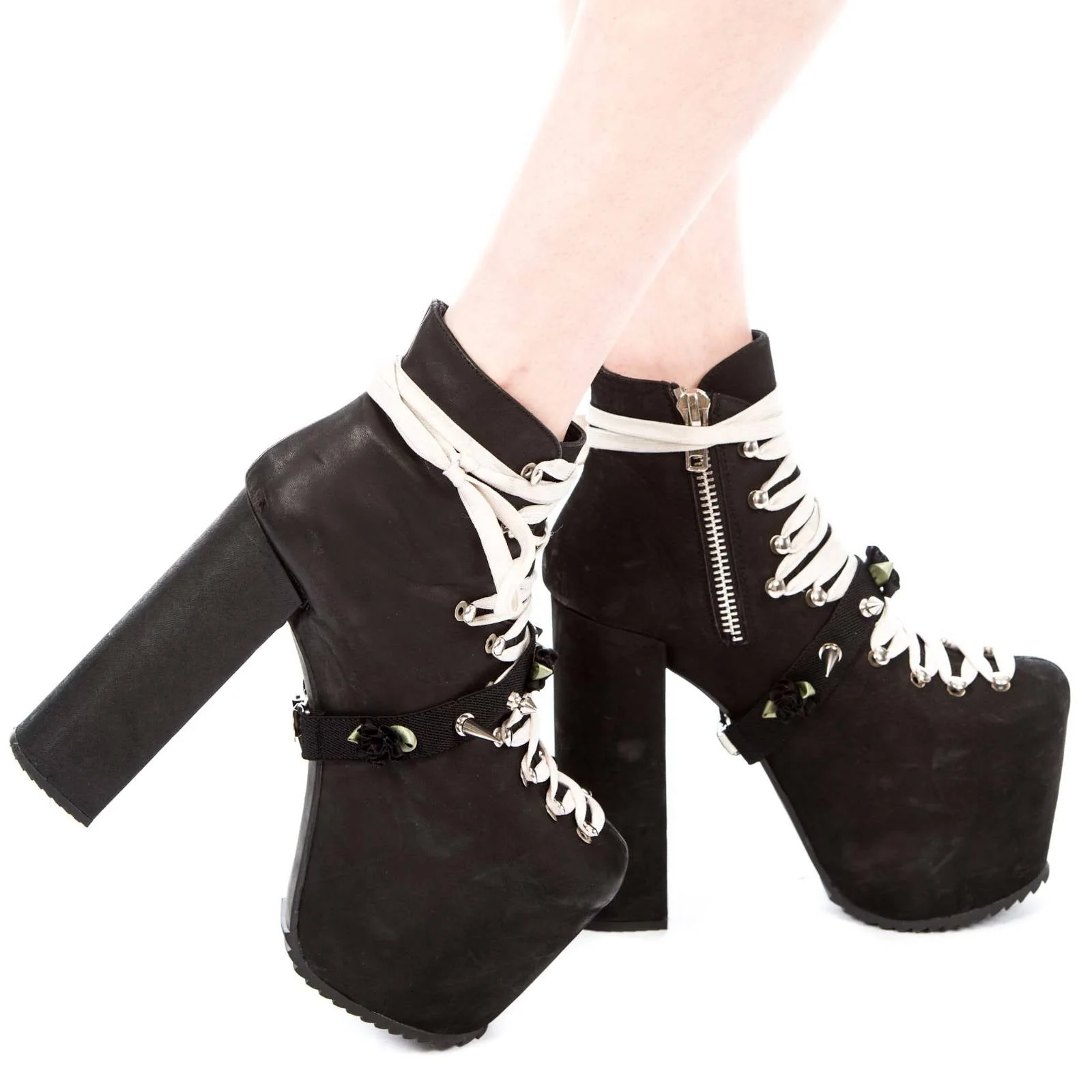 Spikes and Flower Shoe Garter - Light Purple - Image 2