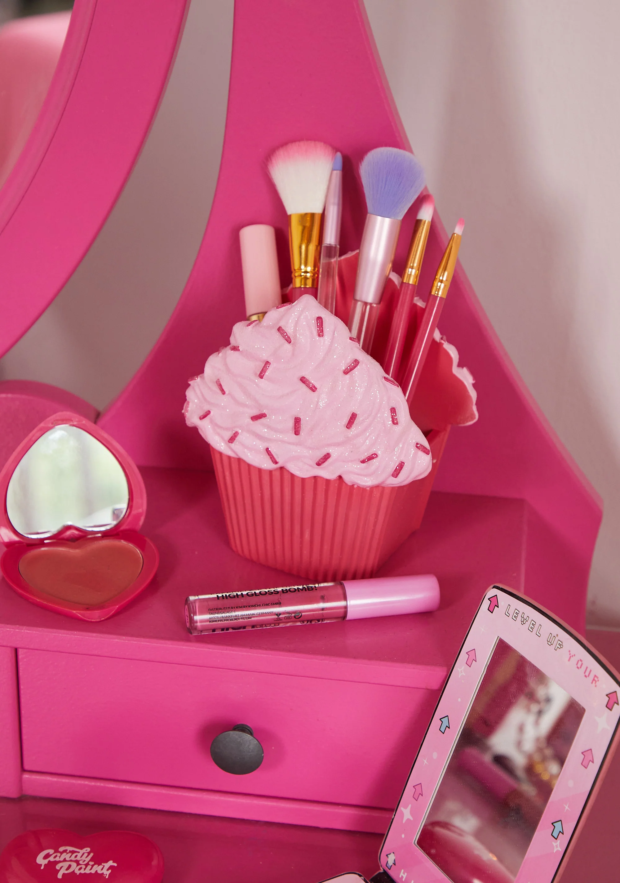 Sweet Fantasies Makeup Brush Holder - Image 2