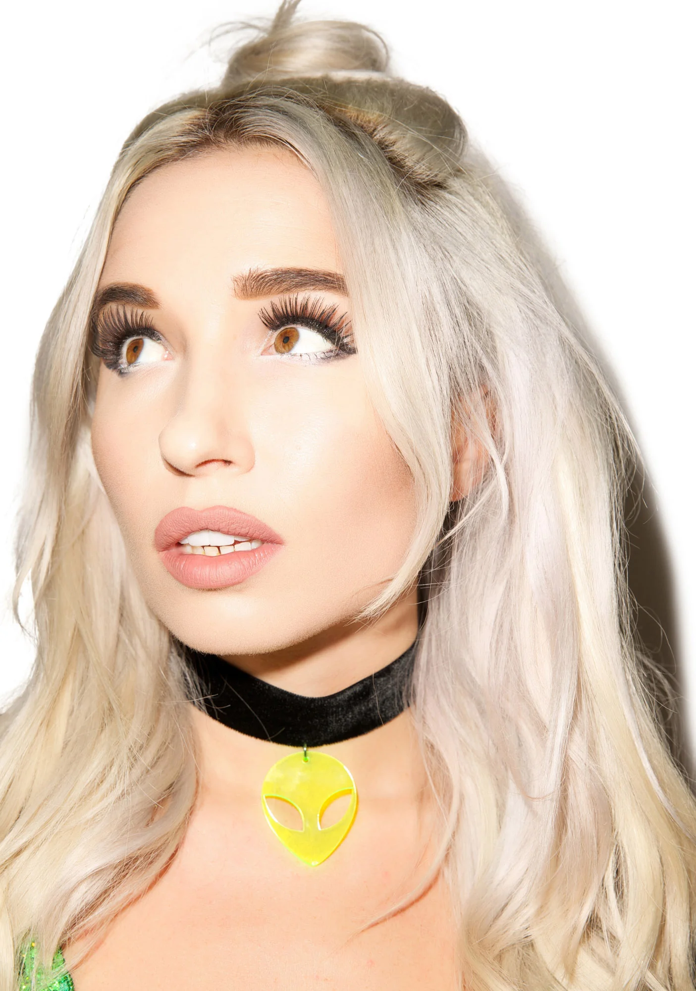 Velvet Alien Choker - Image 3